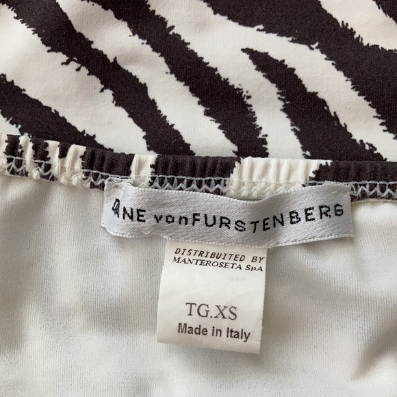 Over The Shoulder Tankini Set - Picture 3 of 3